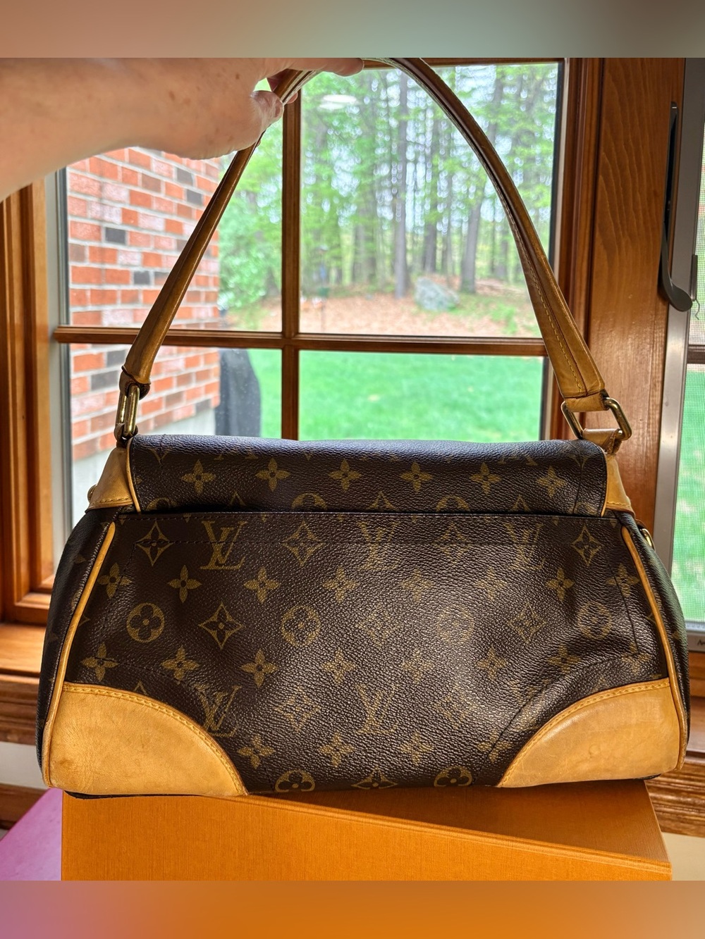 Louis Vuitton Beverly MM Bag. - Picture 3 of 17